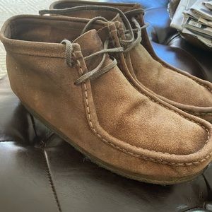 Clarks Wallabies men’s size 11 1/2 originals Brown Suede with crepe sole.